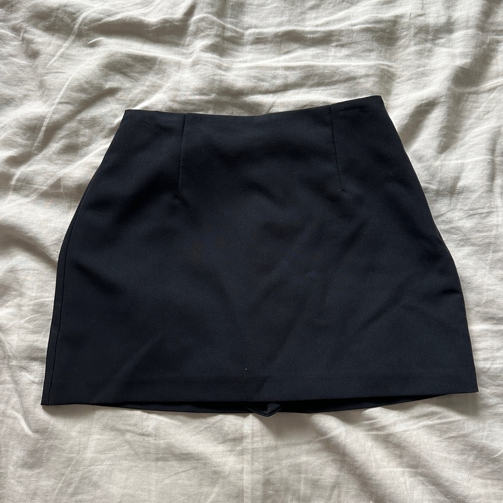 NWT ABERCROMBIE SCARLETT MINI SKORT
